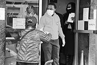 Food queues : Food lines : Hell's Kitchen : Streetlife, New York, Photo by Richard Moore